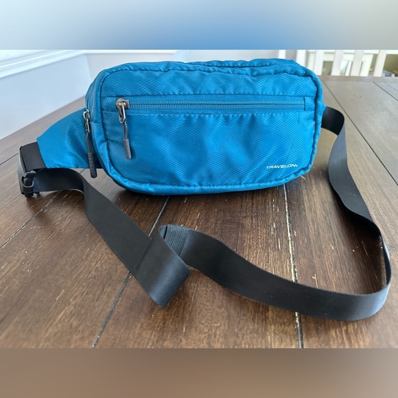 Travelon RFID waistpack - Picture 6 of 14